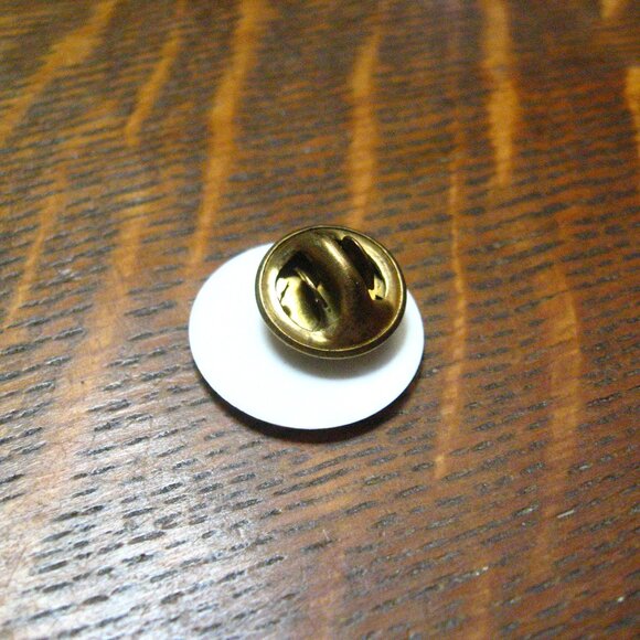 Golden Boy Statue Winnipeg Lapel Pin - Picture 3 of 4